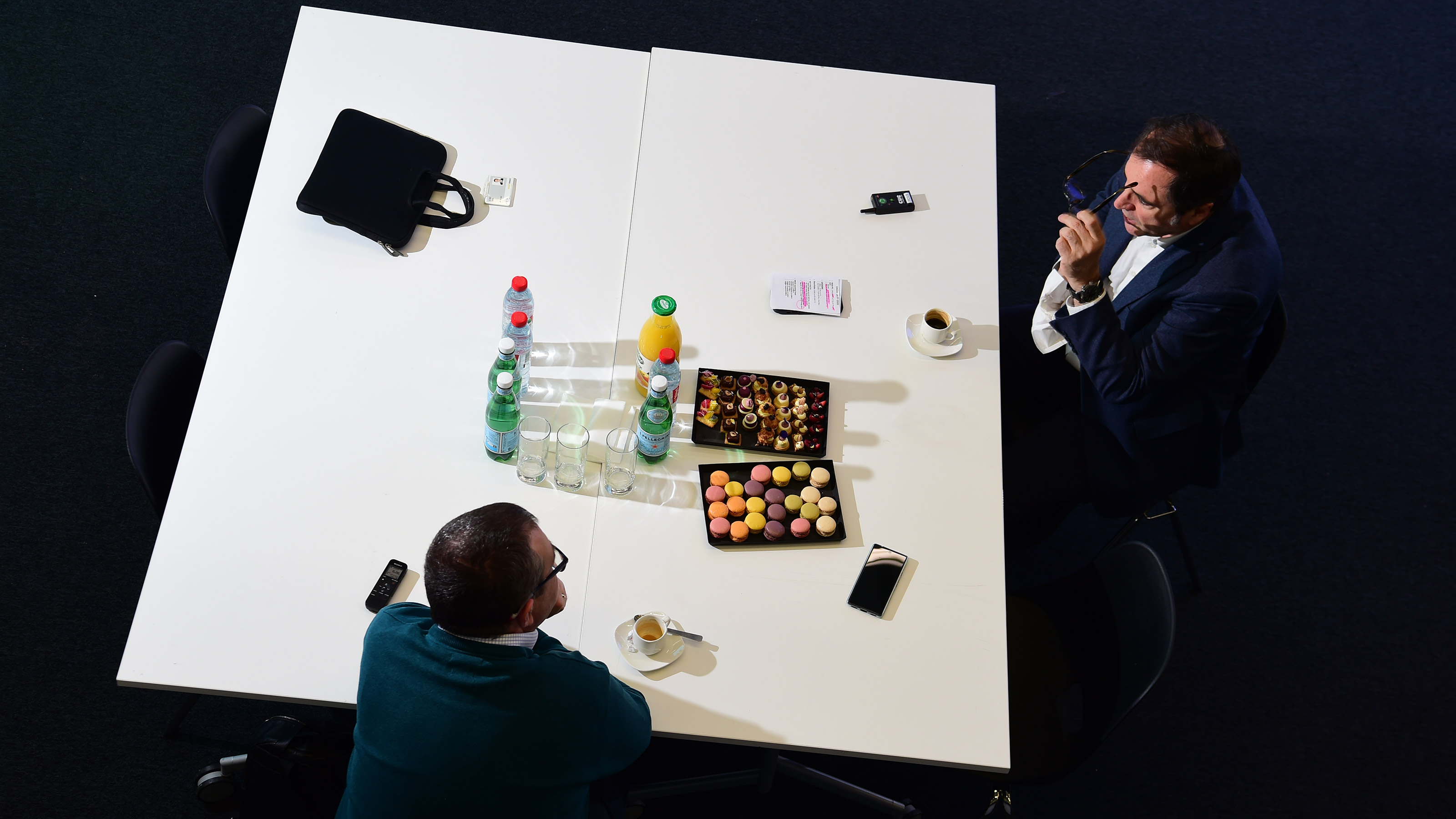 Denis Le Vot interview table