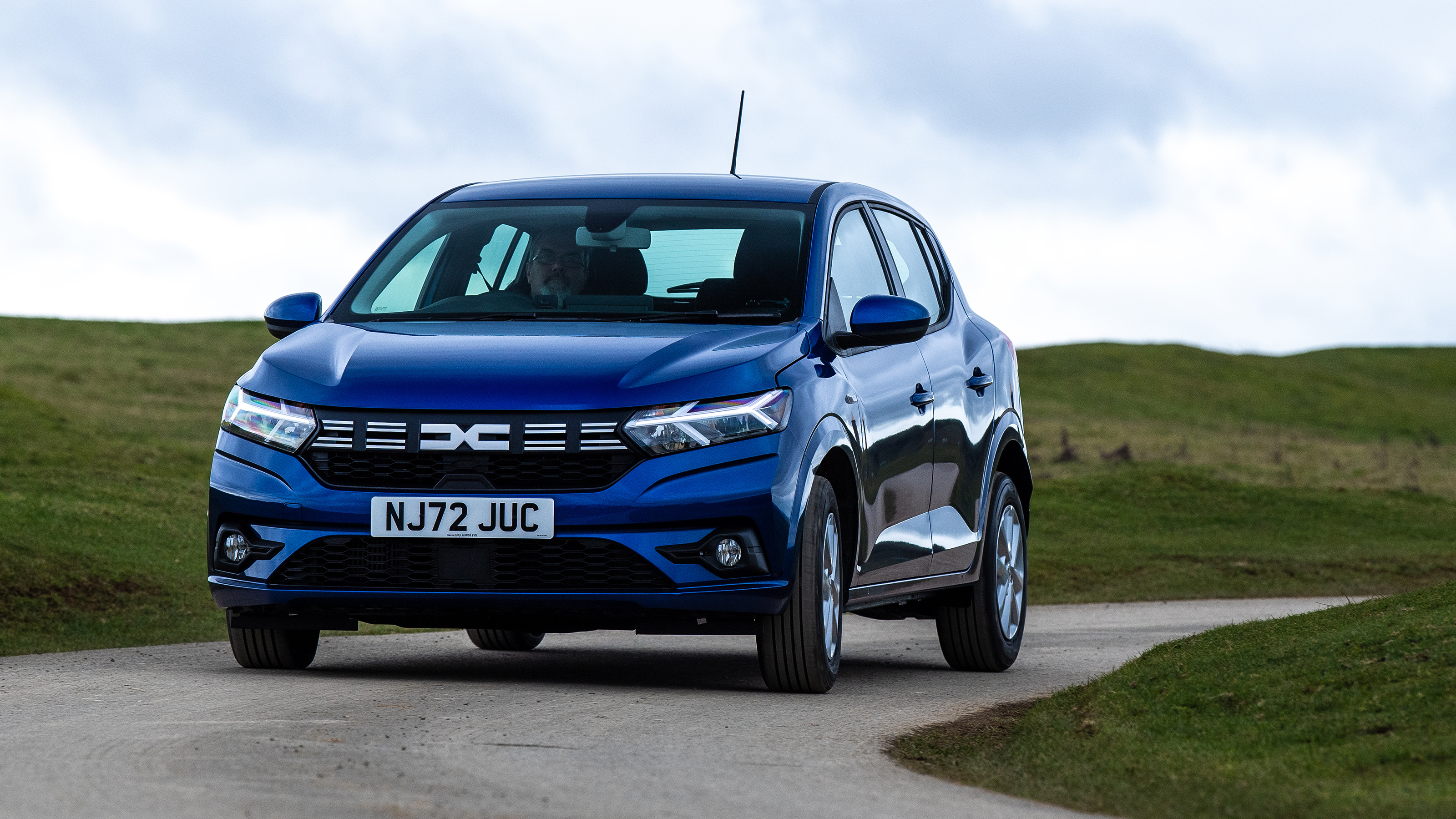 Dacia Sandero 1.0 TCe Expression - front tracking