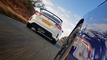 Honda Civic Type R and Volkswagen Golf R 20 Years - Golf chasing Type R