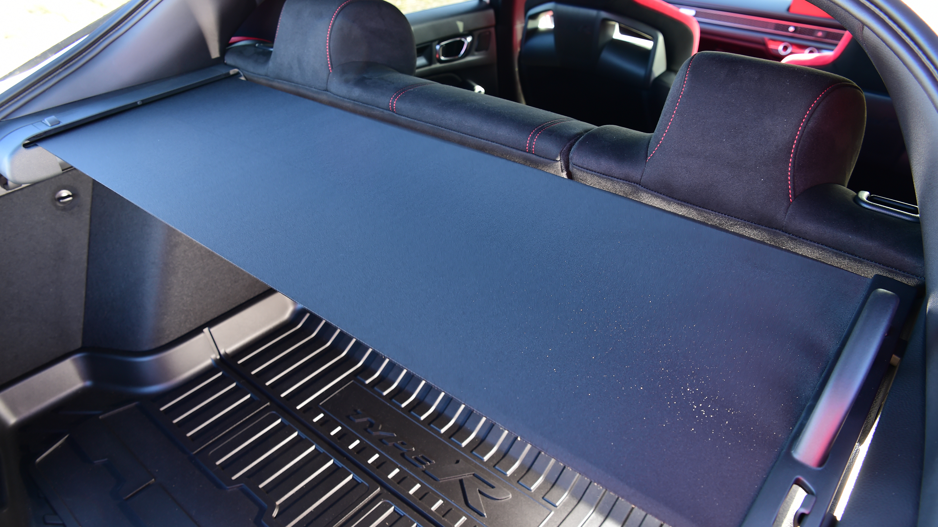 Honda Civic Type R - parcel shelf