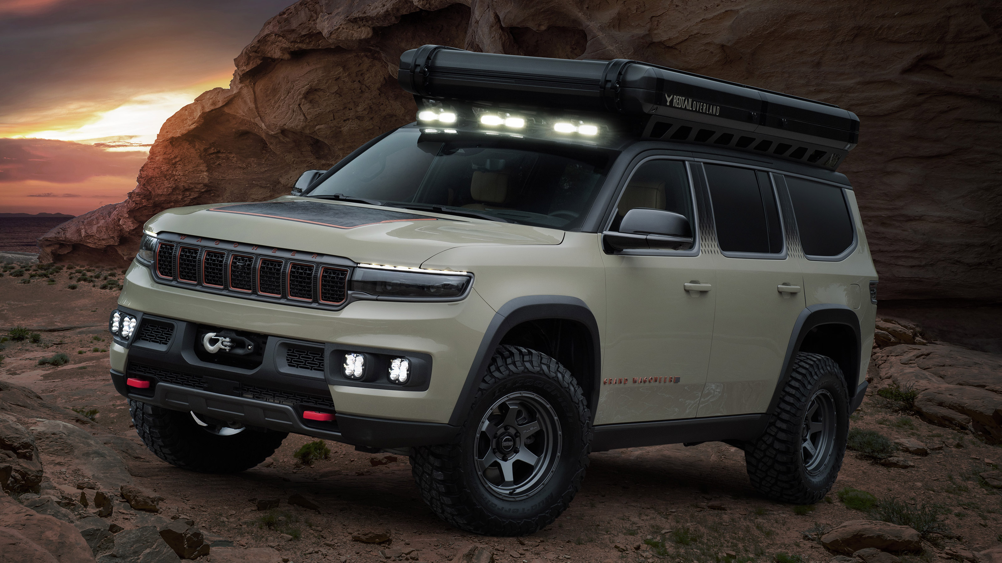 Jeep Grand Wagoneer Overland - front