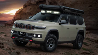 Jeep Grand Wagoneer Overland - front