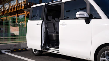 Kia Ray - sliding door