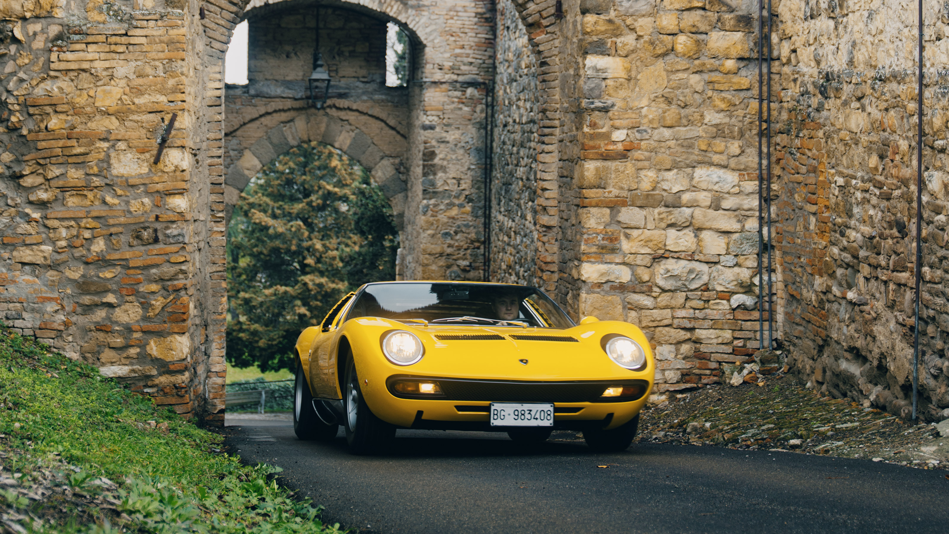 Lamborghini Miura - full front static