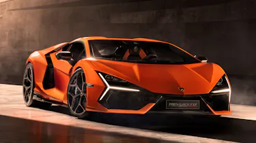 Lamborghini Revuelto - front