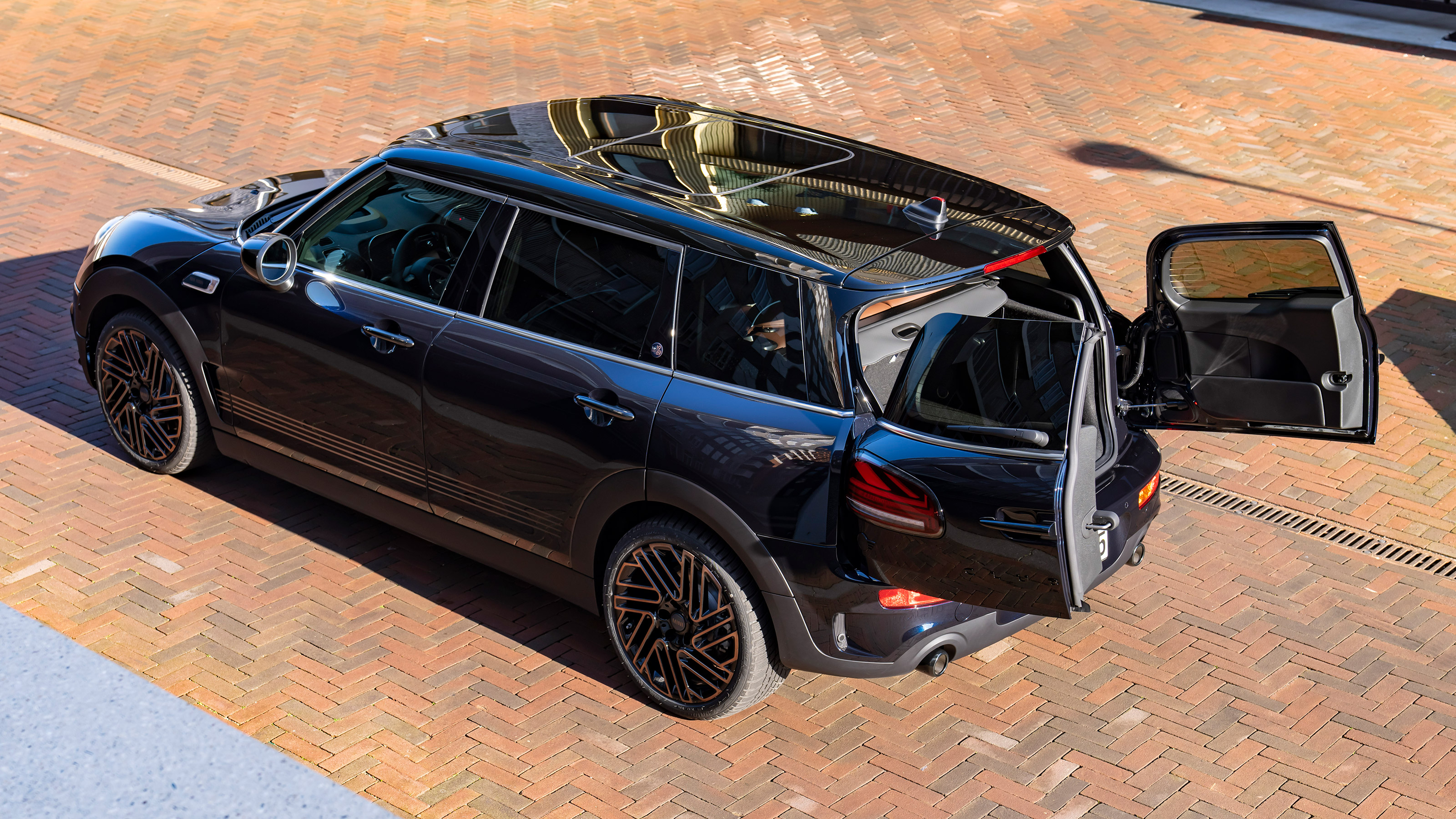 MINI Clubman Final Edition - rear doors open