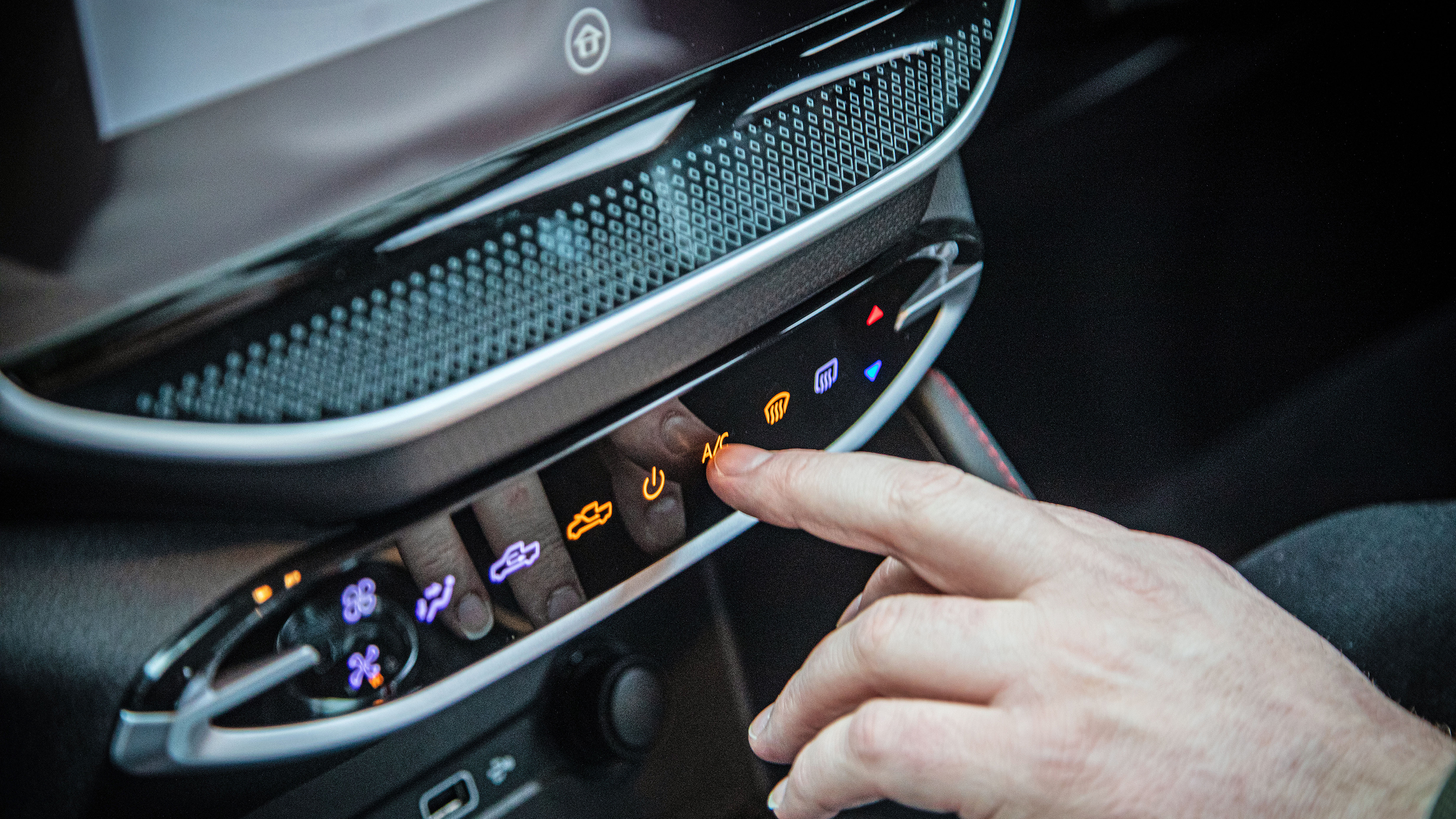 Maxus T90EV - Dean Gibson operating touch-sensitive switchgear