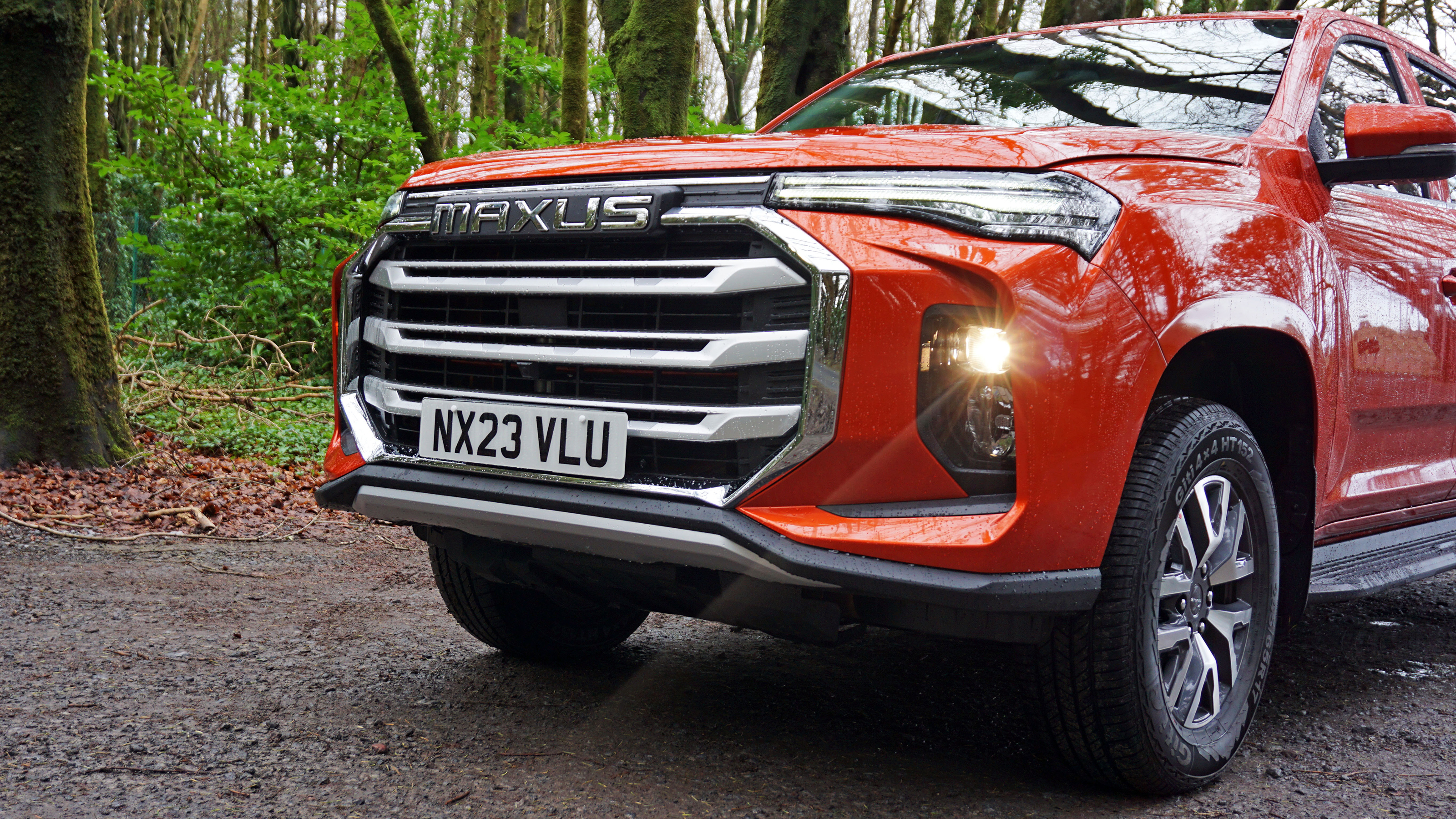 Maxus T90EV - front grille