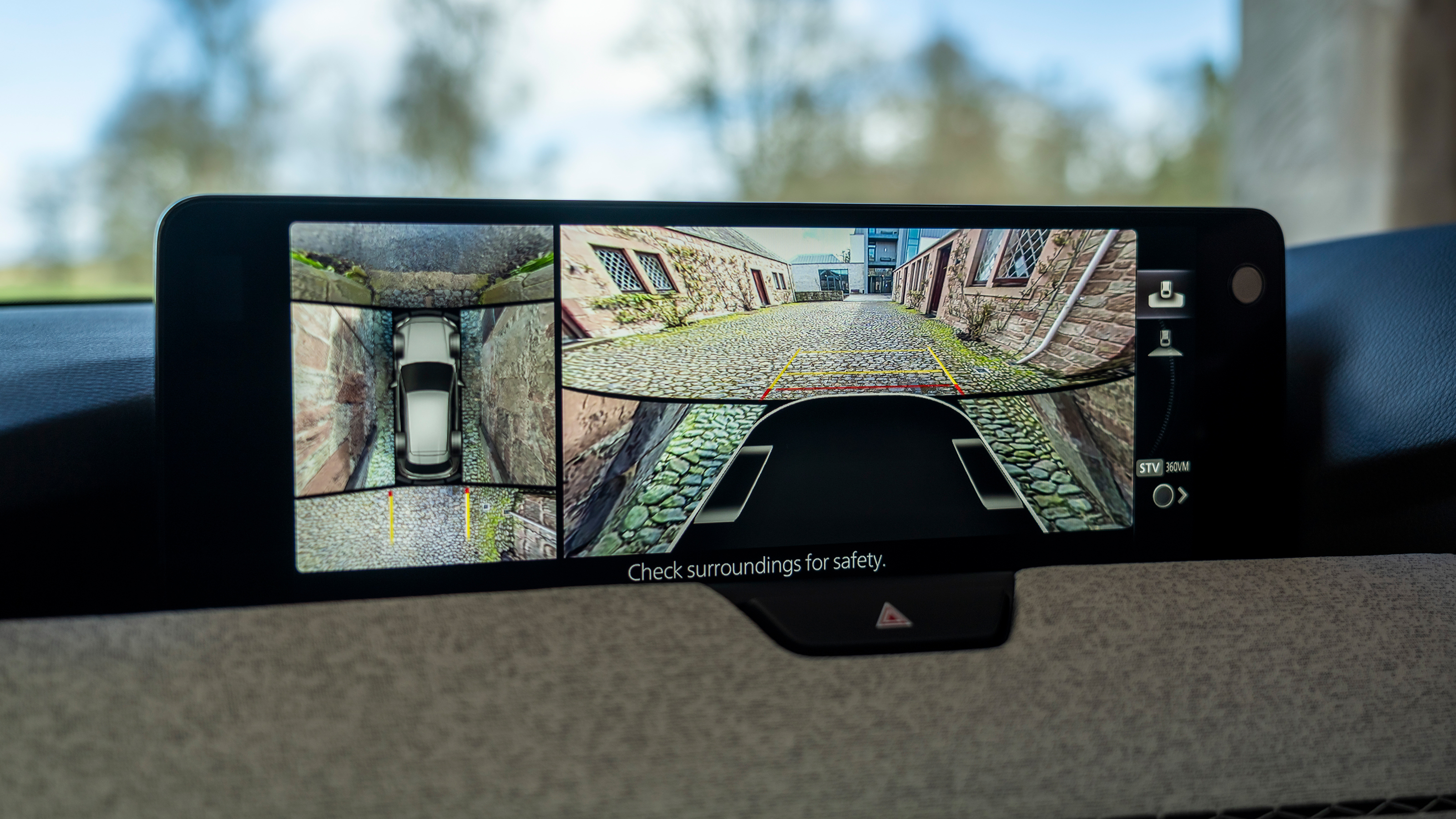 Mazda CX-60 Takumi - infotainment screen (reversing camera)
