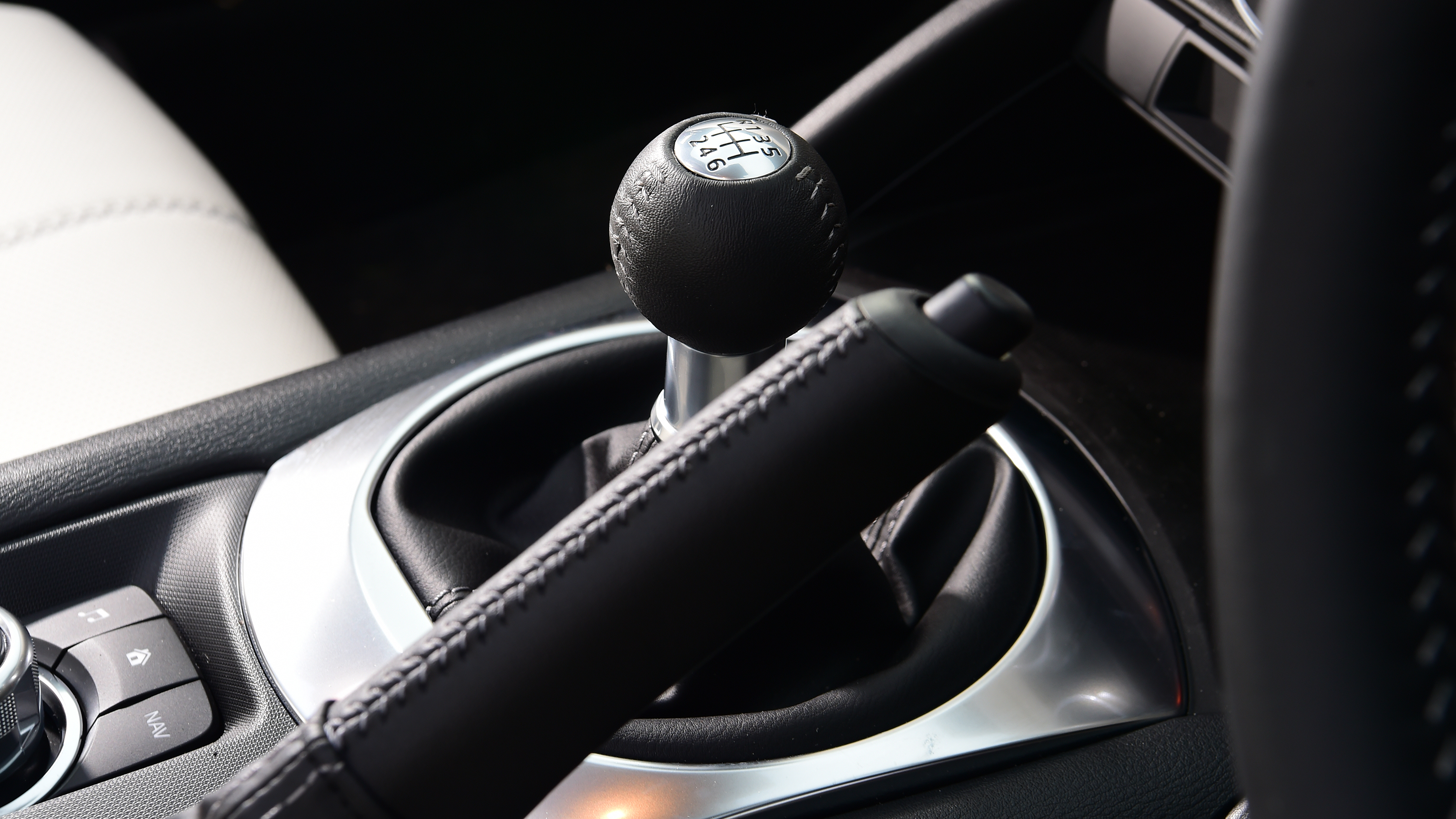 Mazda MX-5 Homura - gearstick