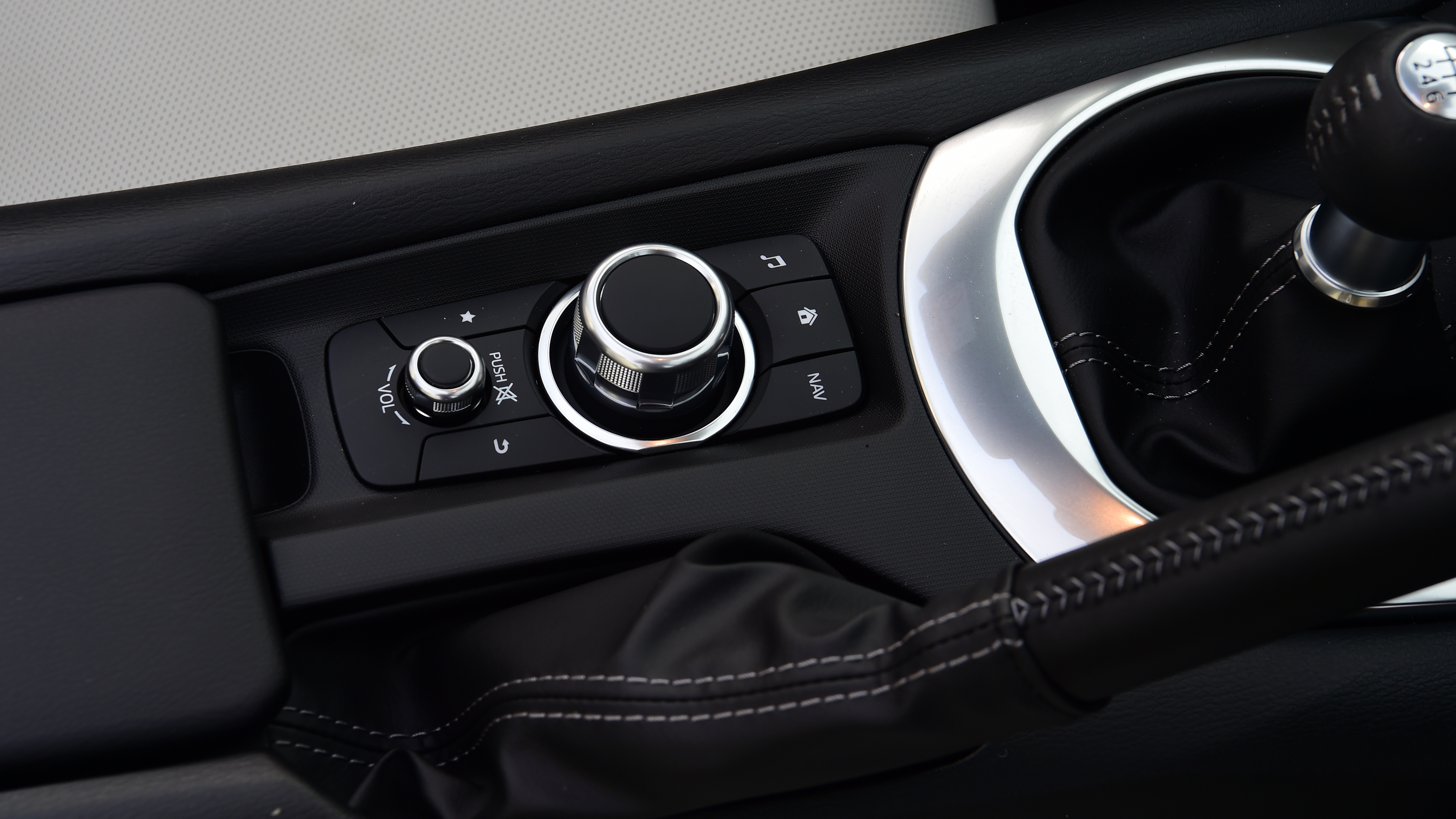 Mazda MX-5 Homura - rotary control