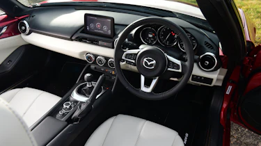 Mazda MX-5 Homura - interior