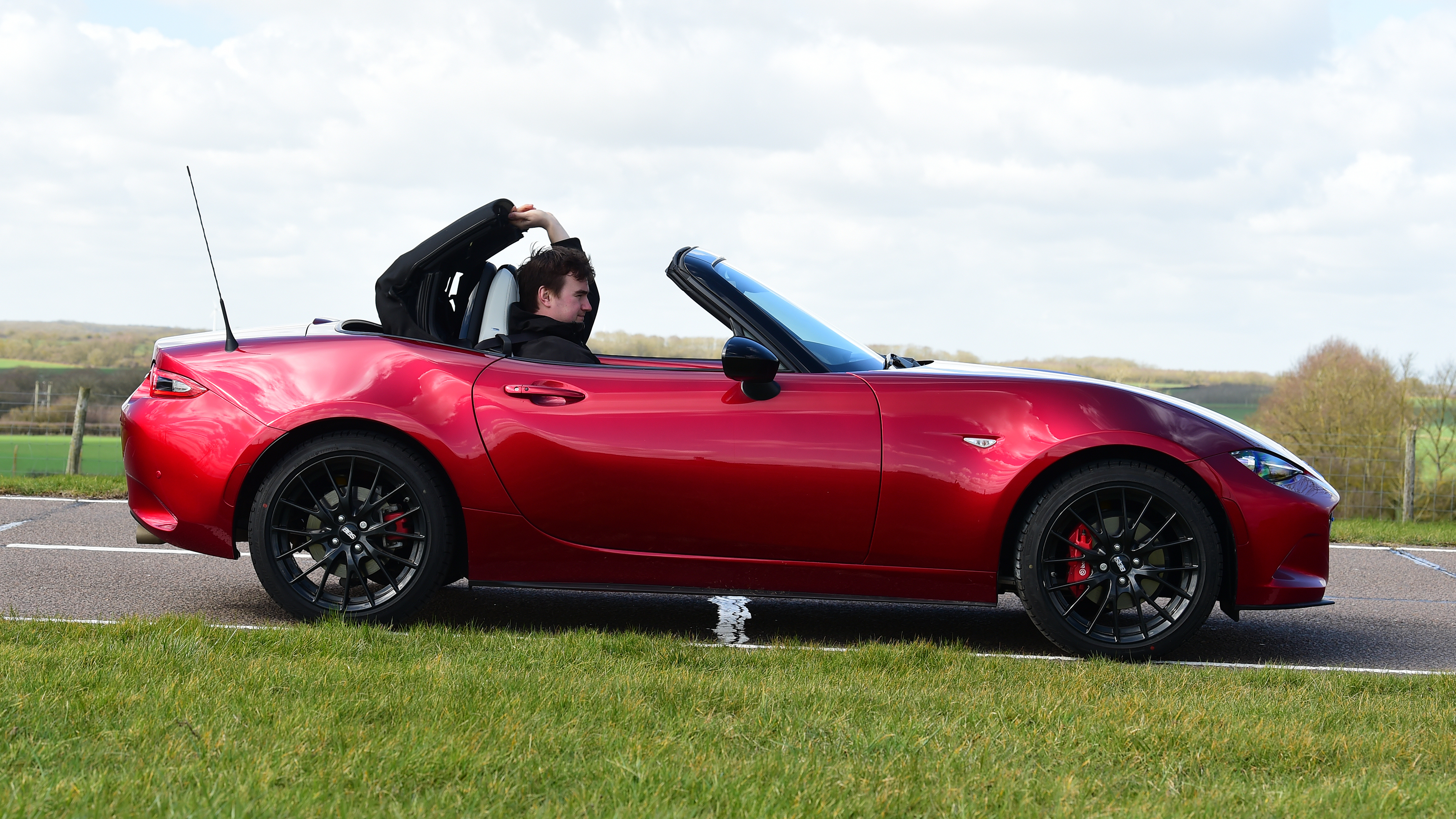 Mazda MX-5 Homura - side (roof down)