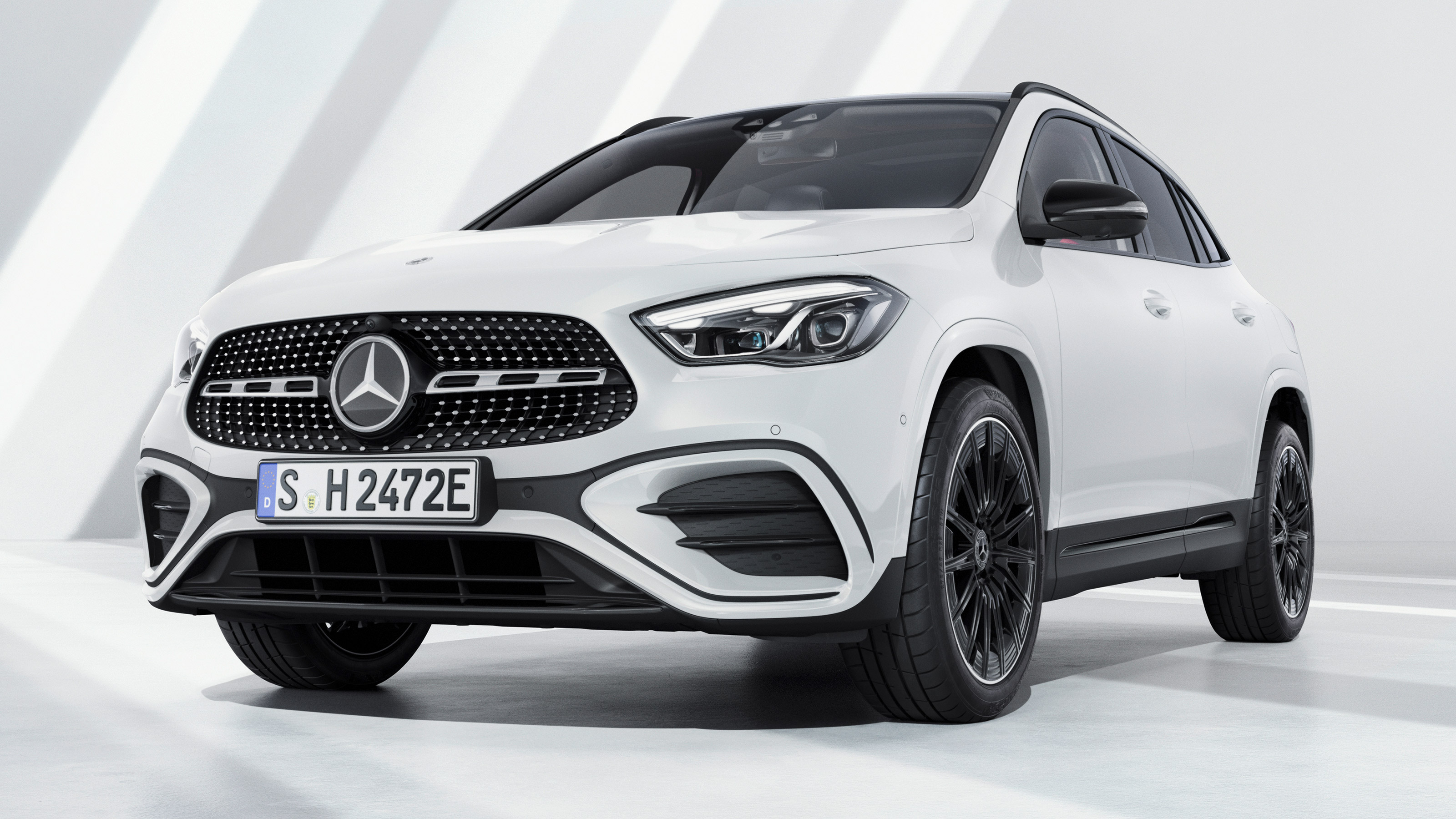 Mercedes GLA facelift - front static