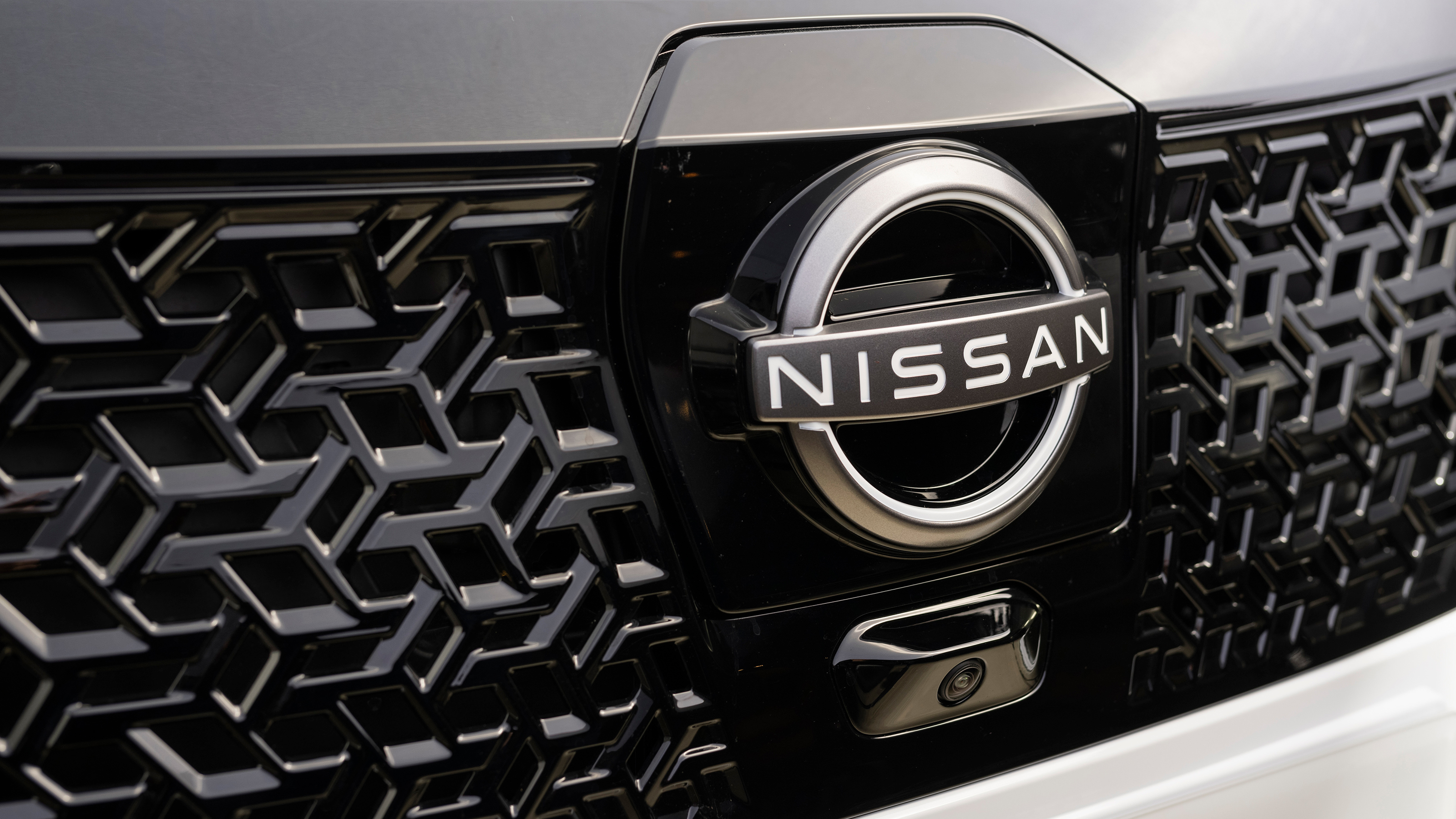 Nissan Townstar - front grille