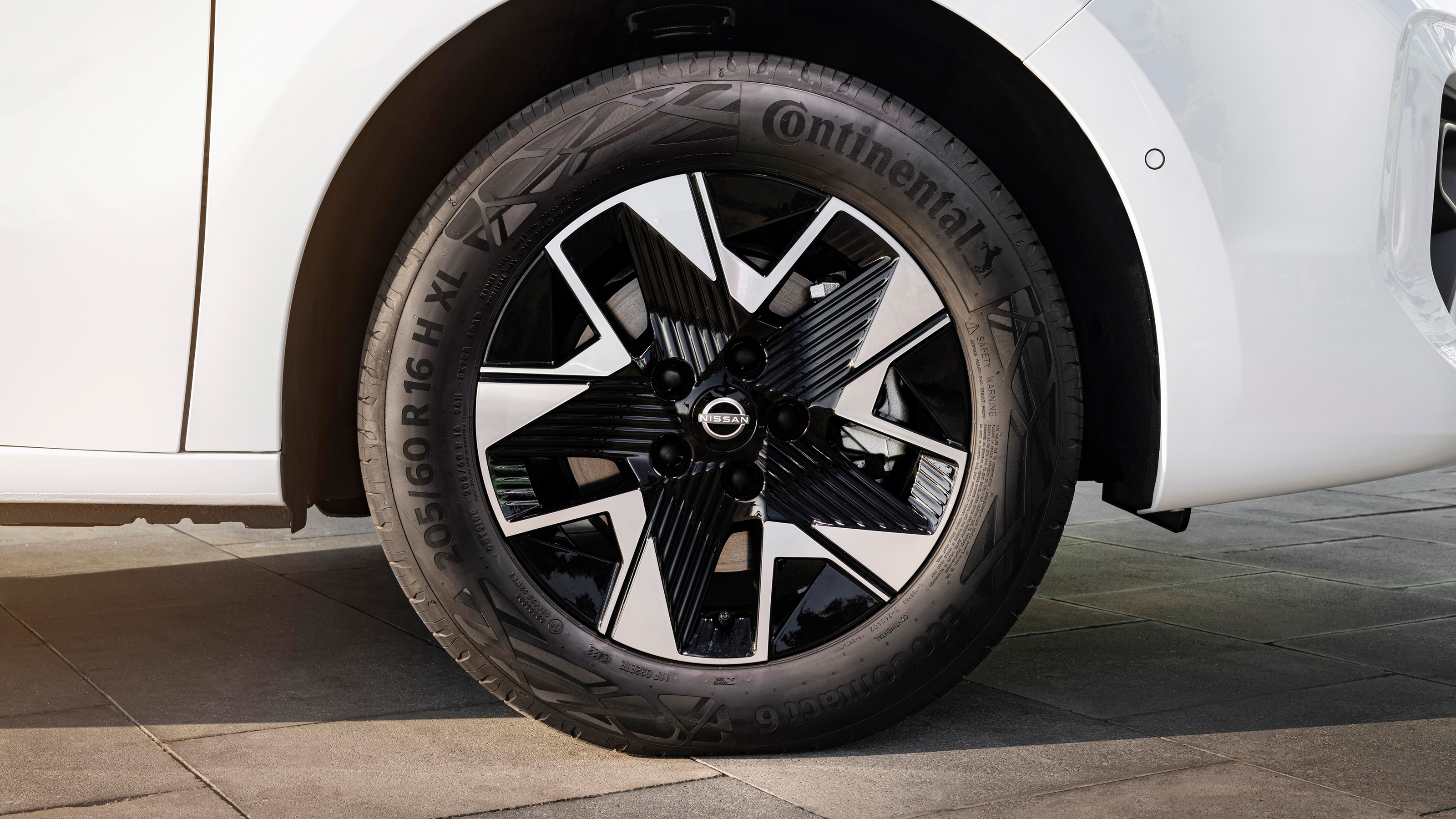 Nissan Townstar - wheel