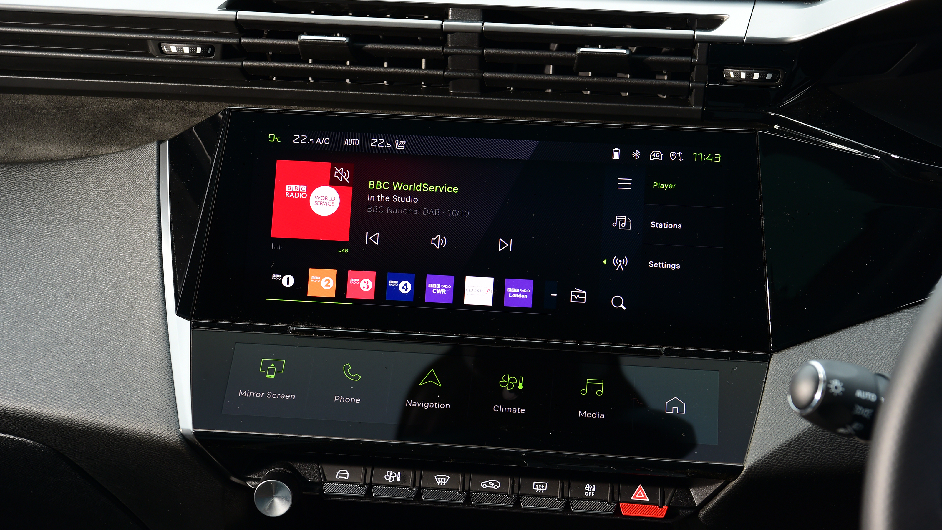 Peugeot 408 GT Puretech - infotainment screen