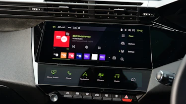 Peugeot 408 GT Puretech - infotainment screen