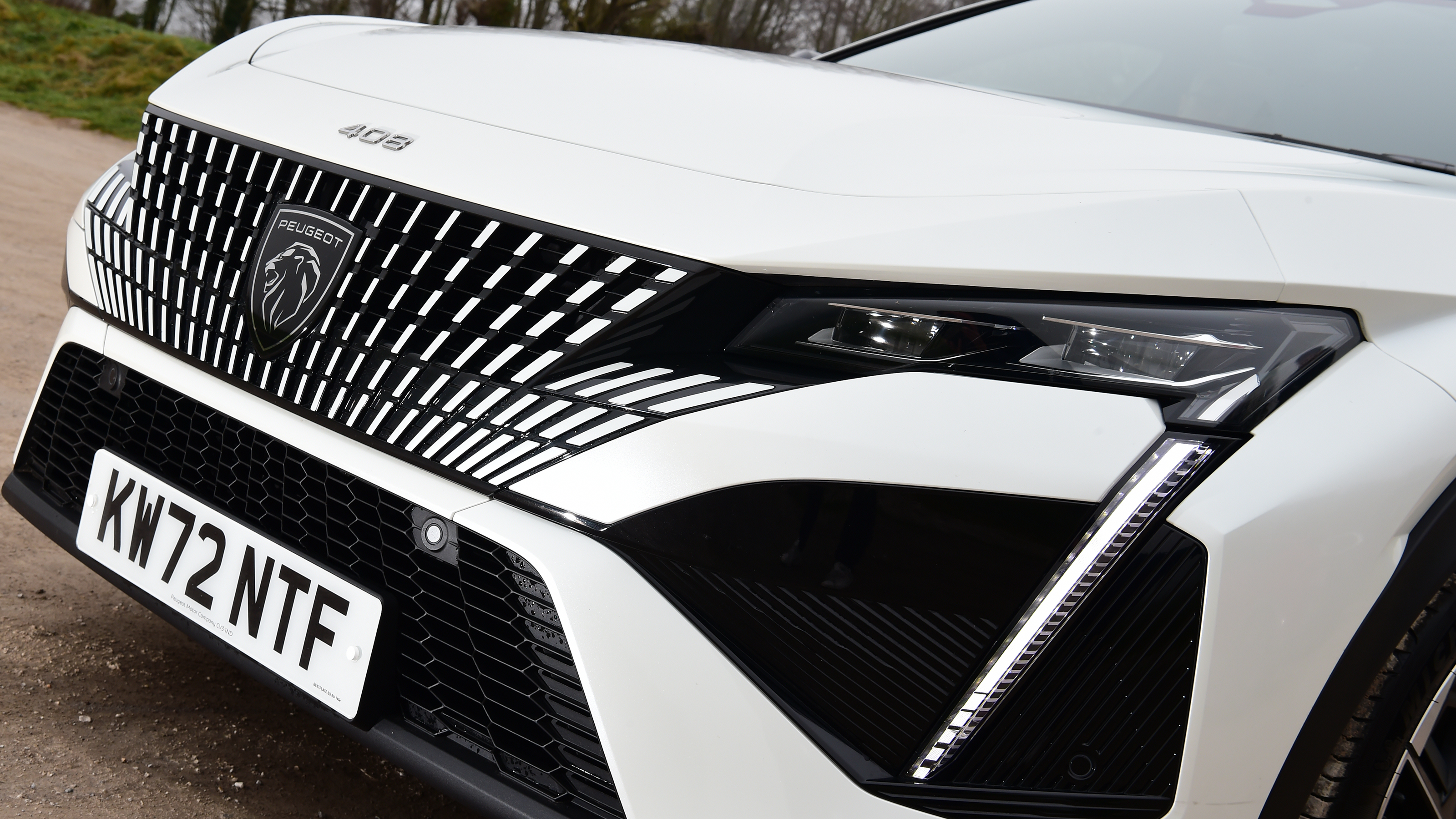Peugeot 408 GT Puretech - front grille