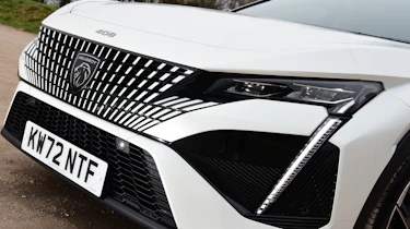 Peugeot 408 - headlight