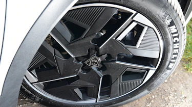 Peugeot 408 - front offside wheel