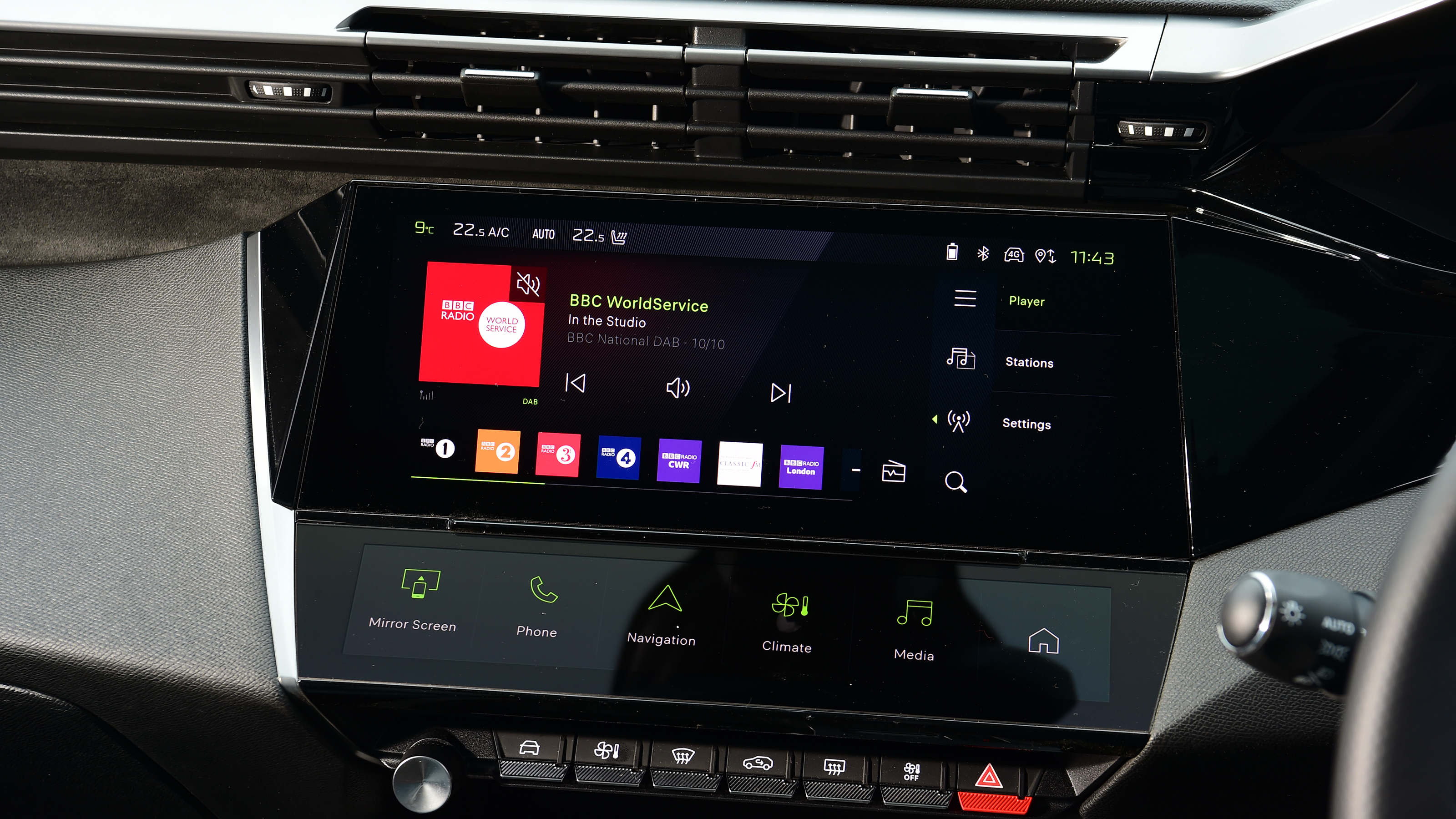 Peugeot 408 - infotainment screen (radio)