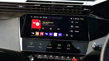 Peugeot 408 - infotainment screen (radio)