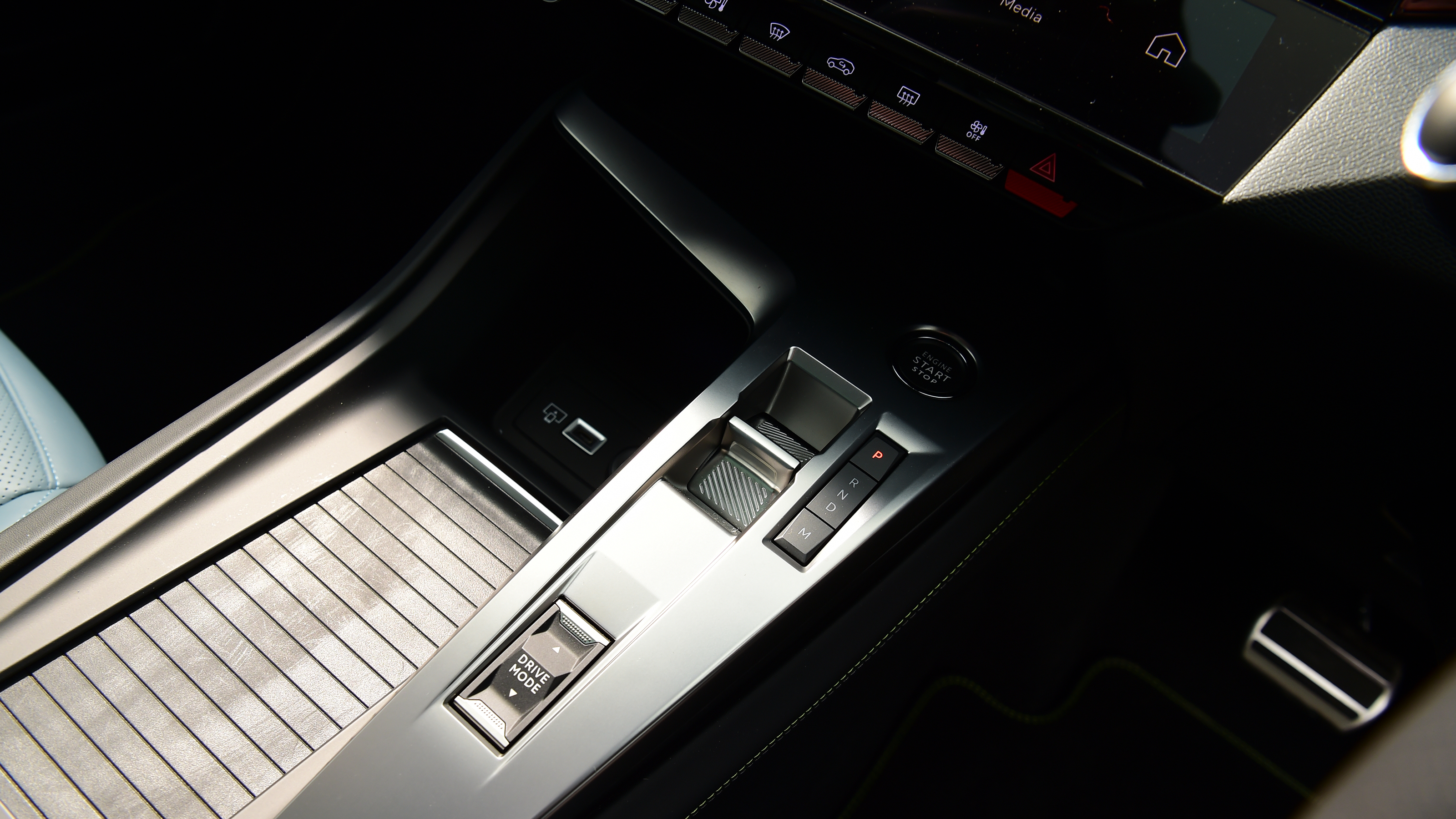 Peugeot 408 - gear selector