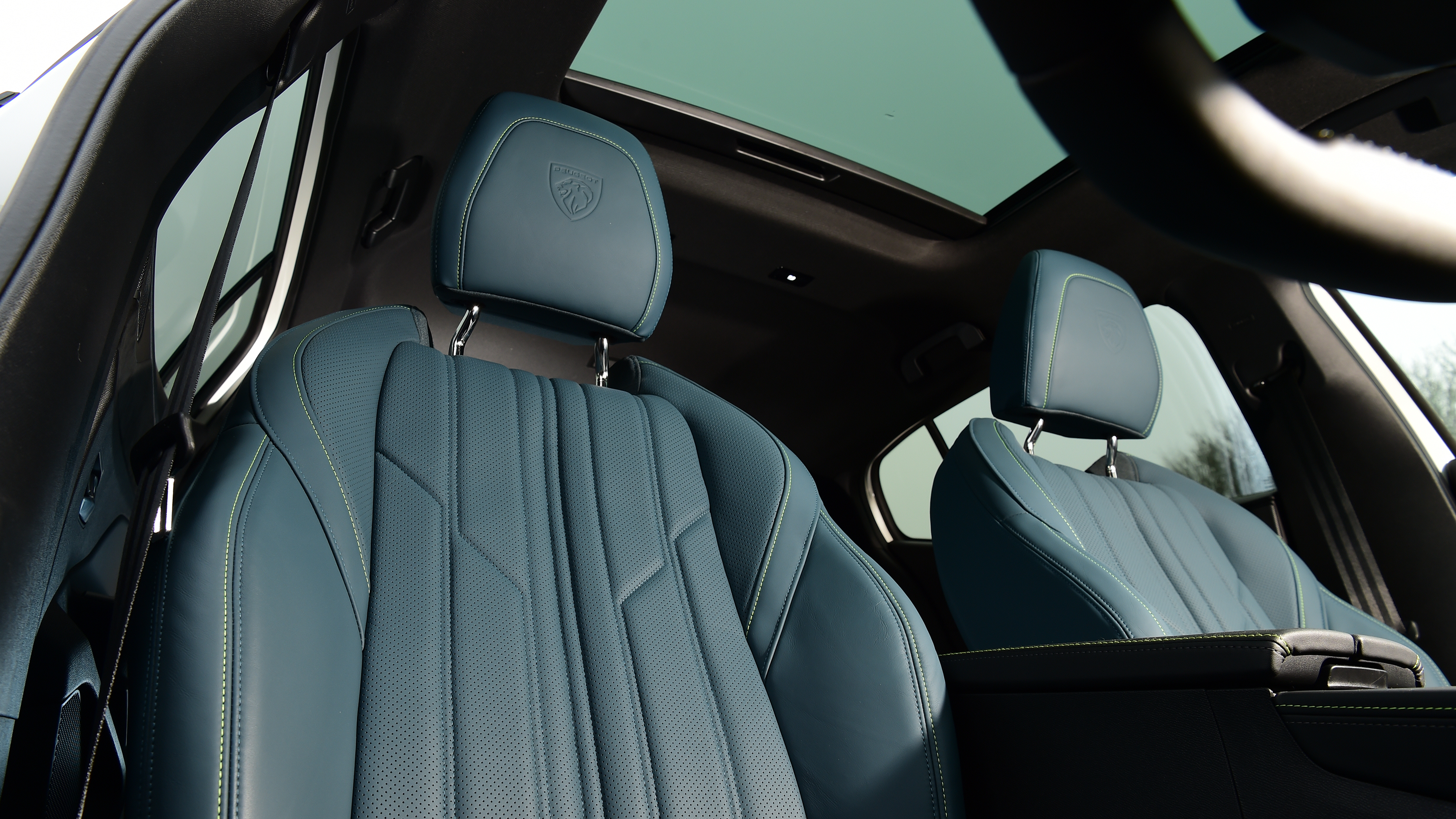 Peugeot 408 - front seats