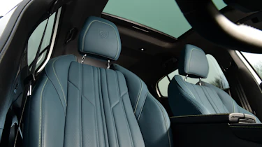 Peugeot 408 - front seats