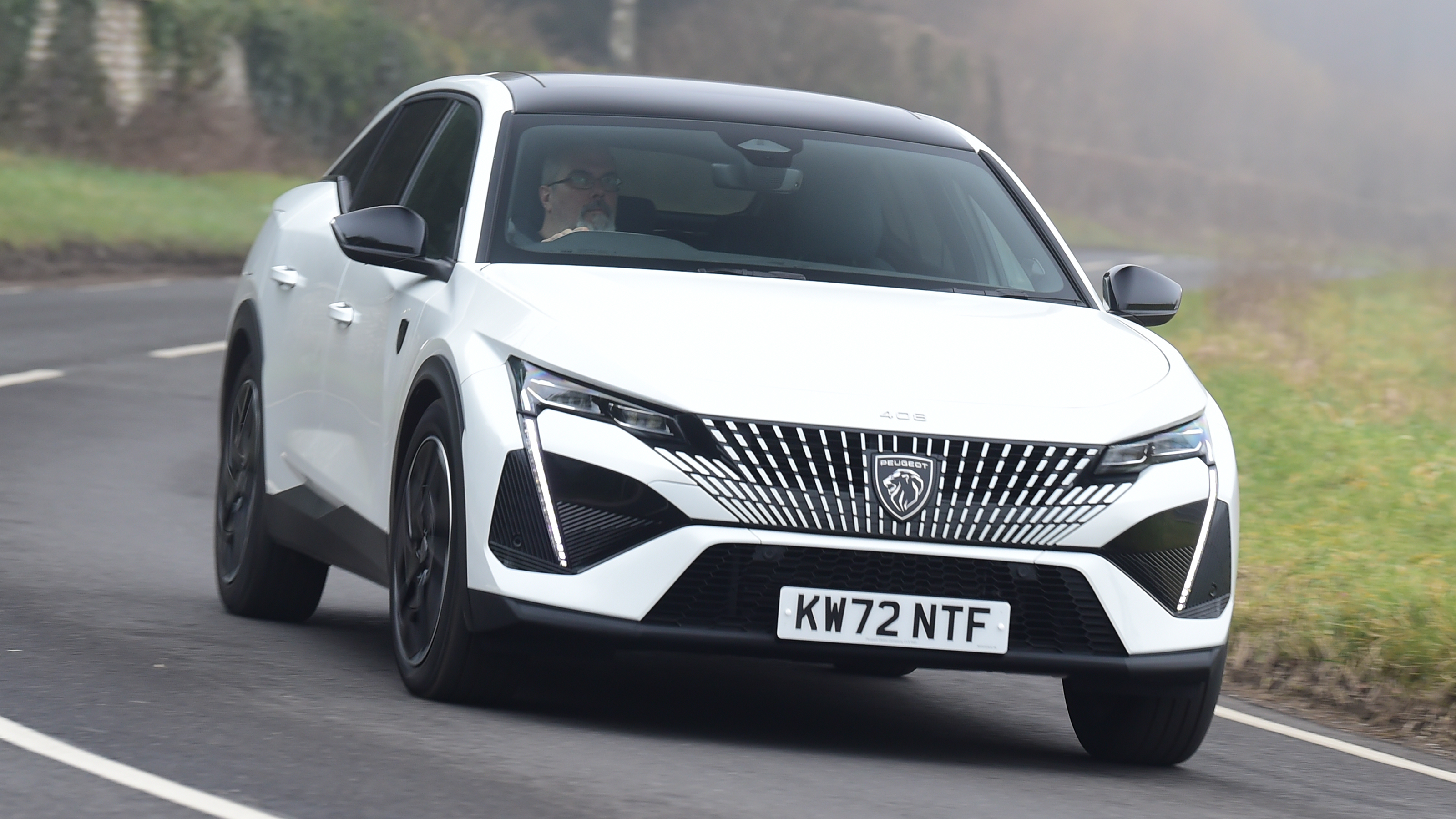 Peugeot 408 - front cornering