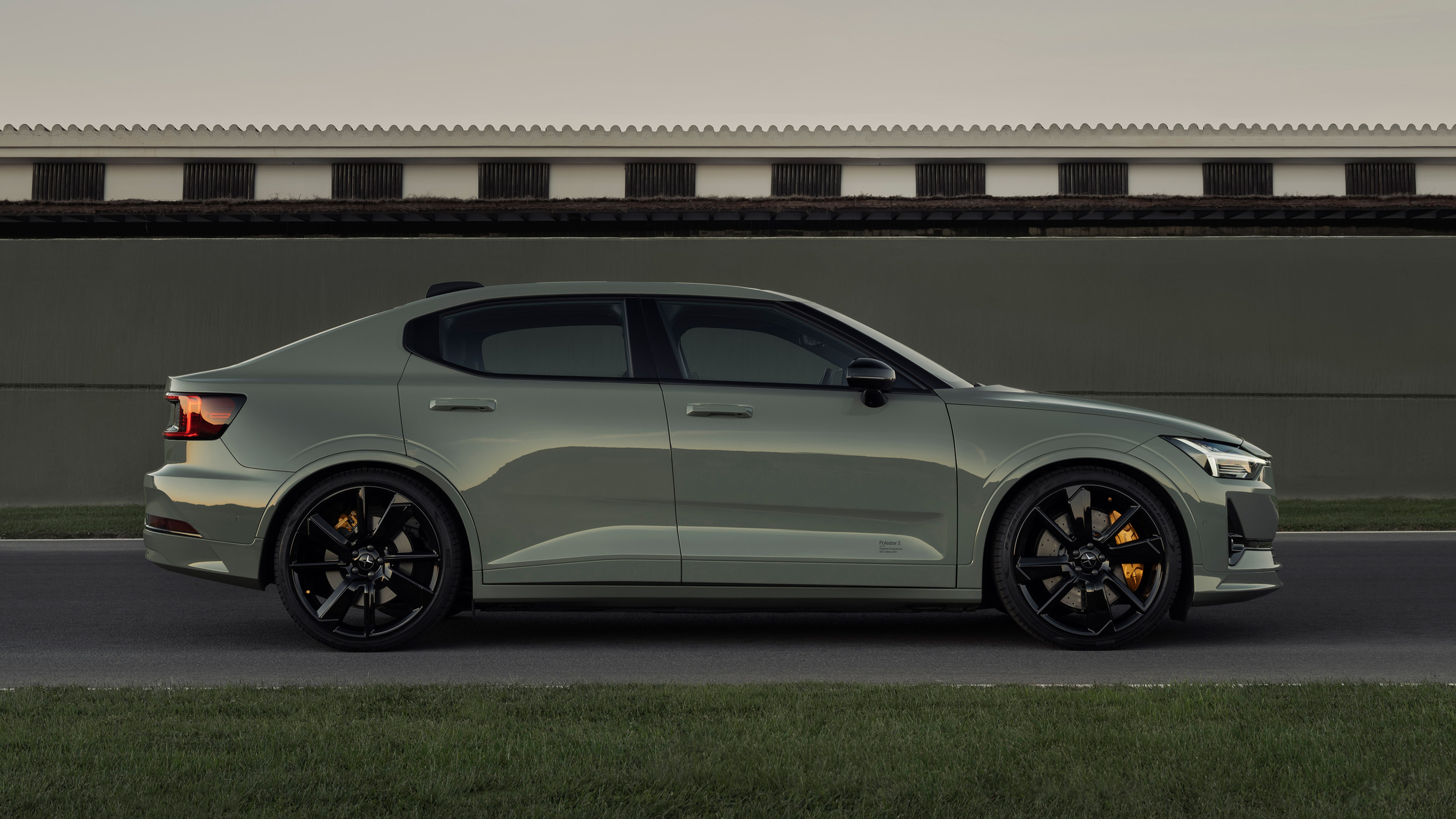 Polestar 2 BST edition 230 - side