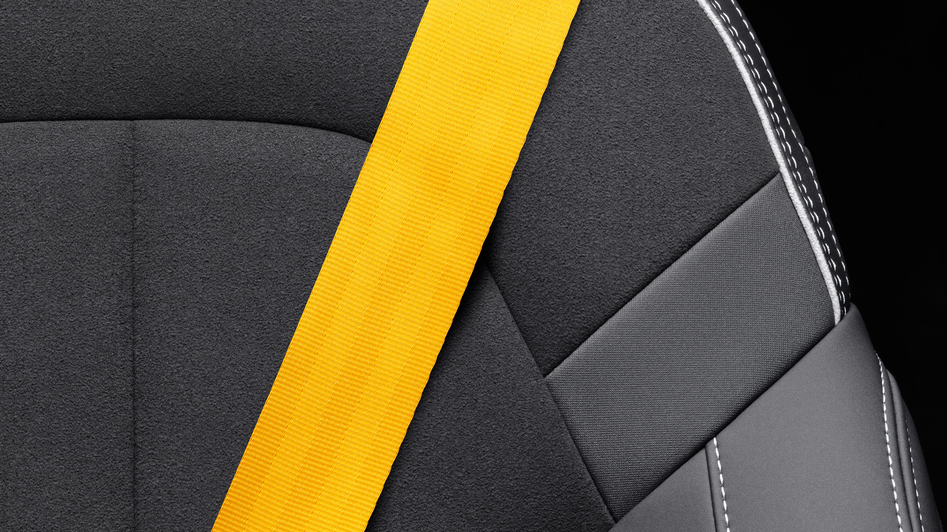 Polestar 2 BST edition 230 - seat belt