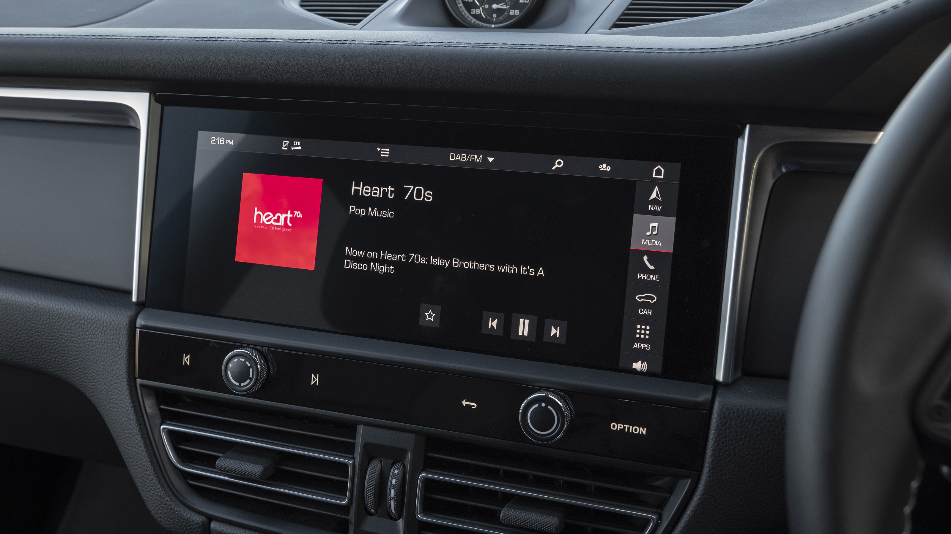 Porsche Macan T - touchscreen