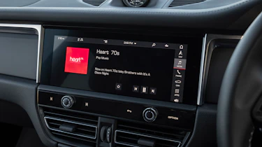 Porsche Macan T - touchscreen