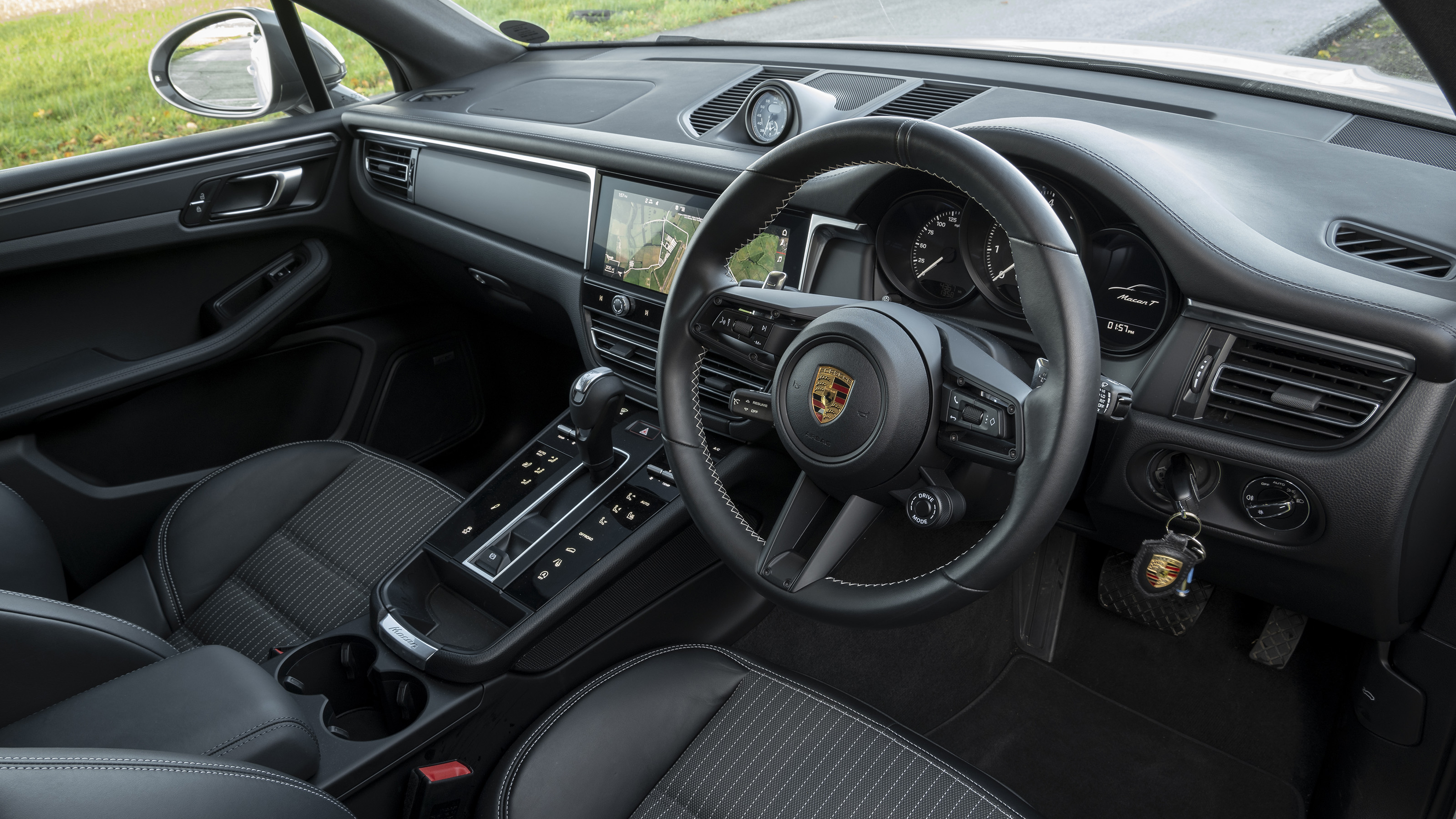 Porsche Macan T - interior