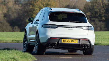 Porsche Macan T - rear cornering