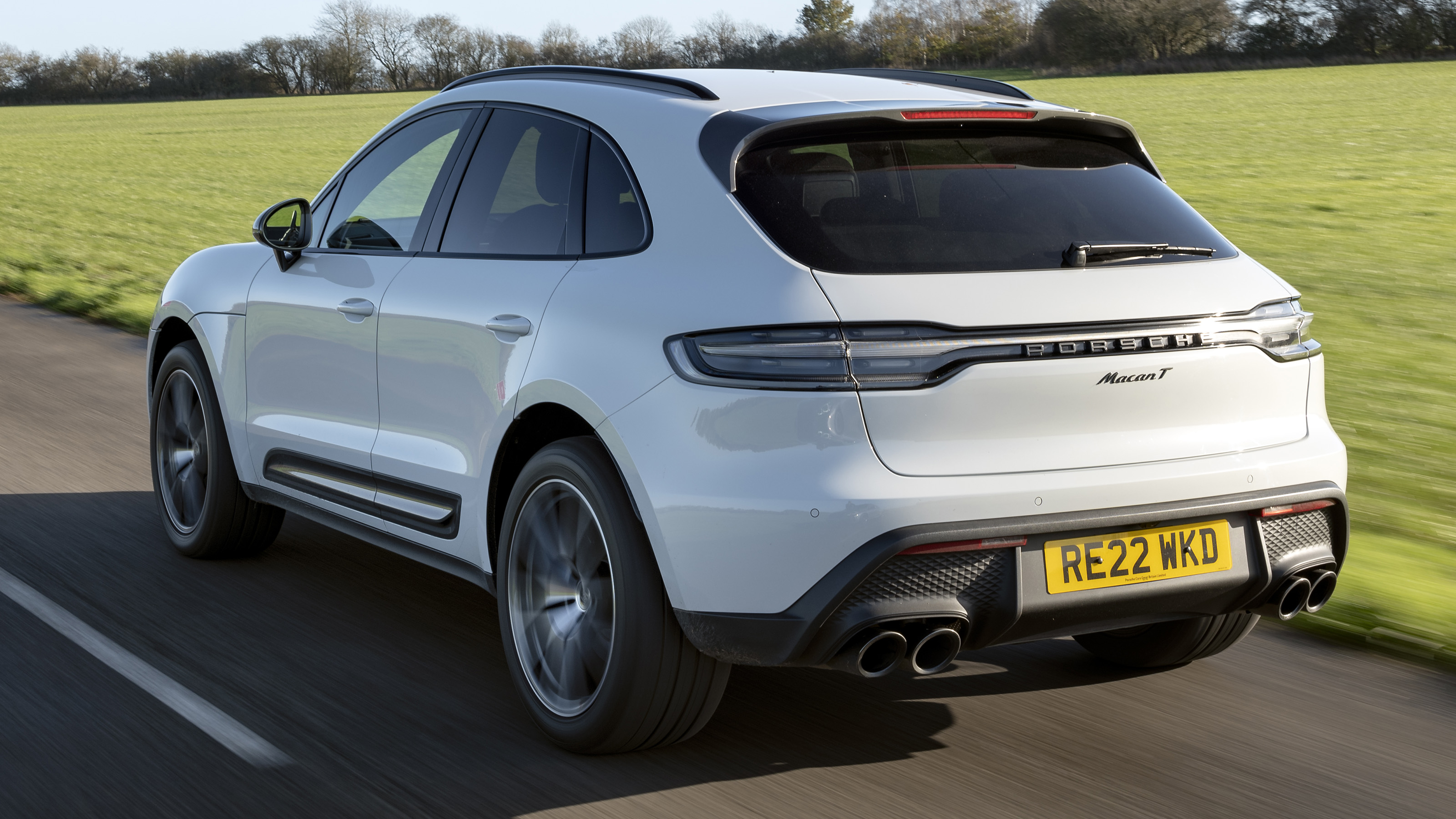 Porsche Macan T - rear tracking