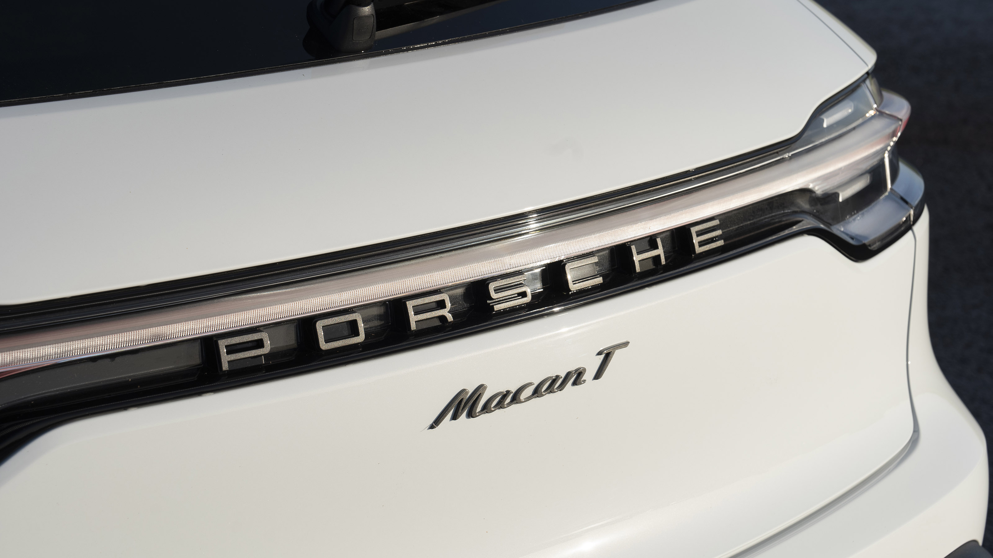 Porsche Macan T - rear badge