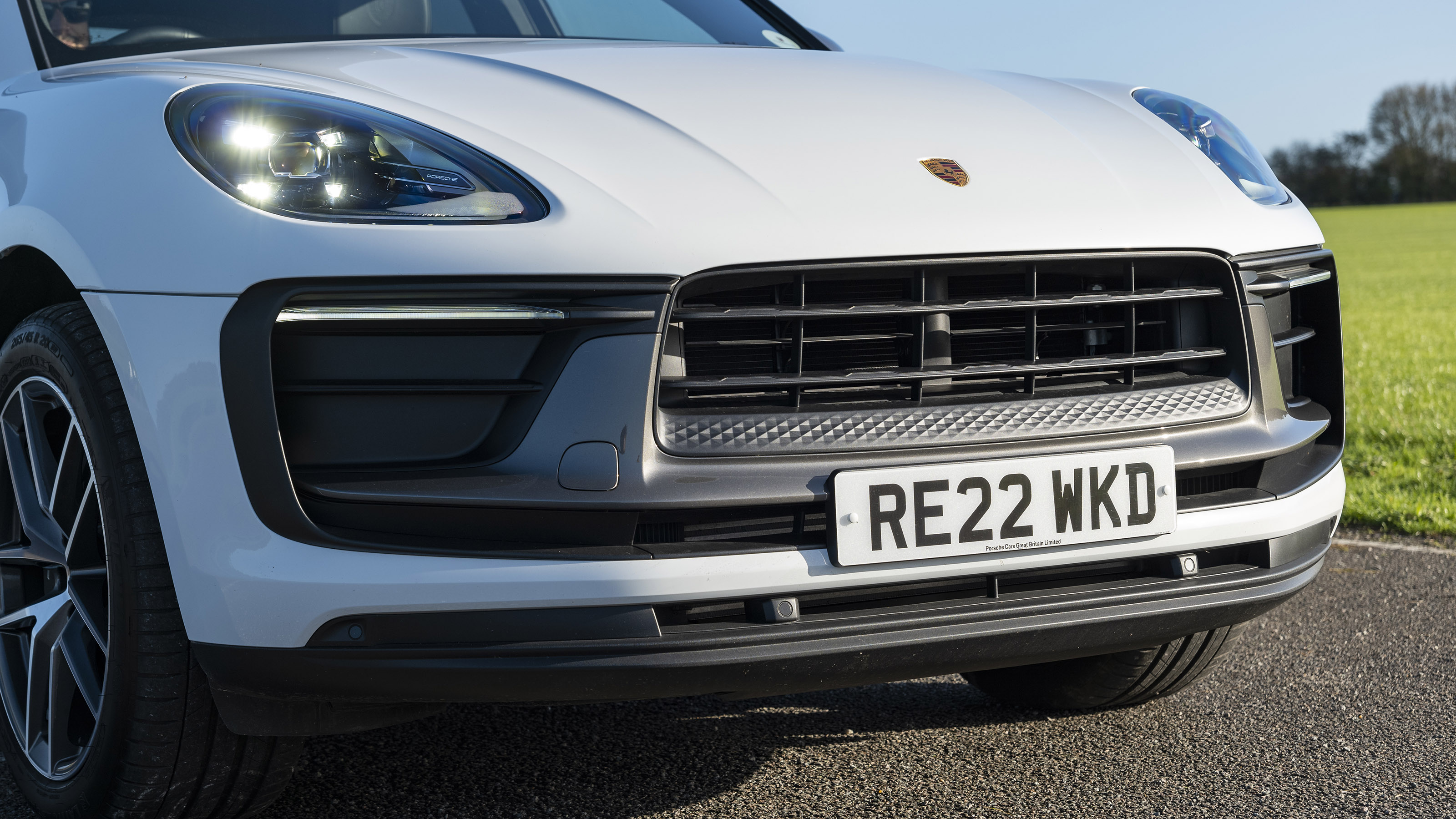 Porsche Macan T - front grille