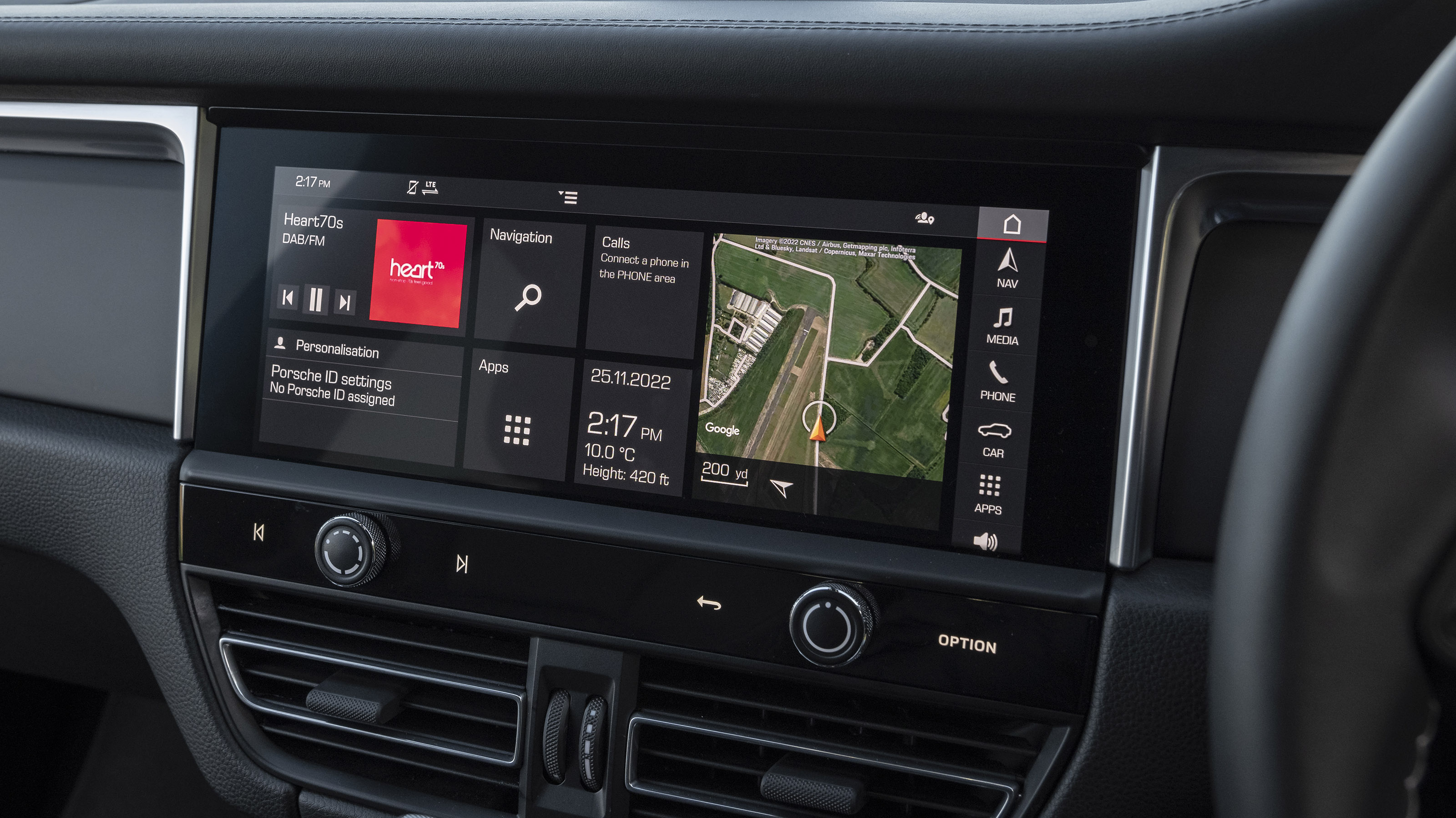 Porsche Macan T - touchscreen