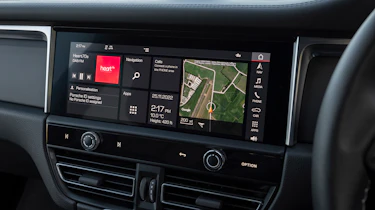 Porsche Macan T - touchscreen