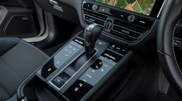 Porsche Macan T - centre console