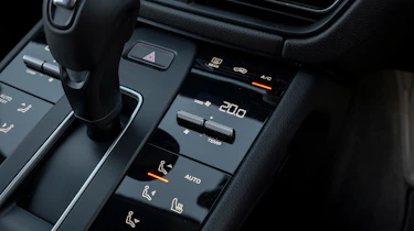 Porsche Macan T - centre console
