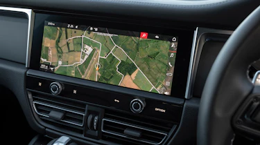 Porsche Macan T - touchscreen