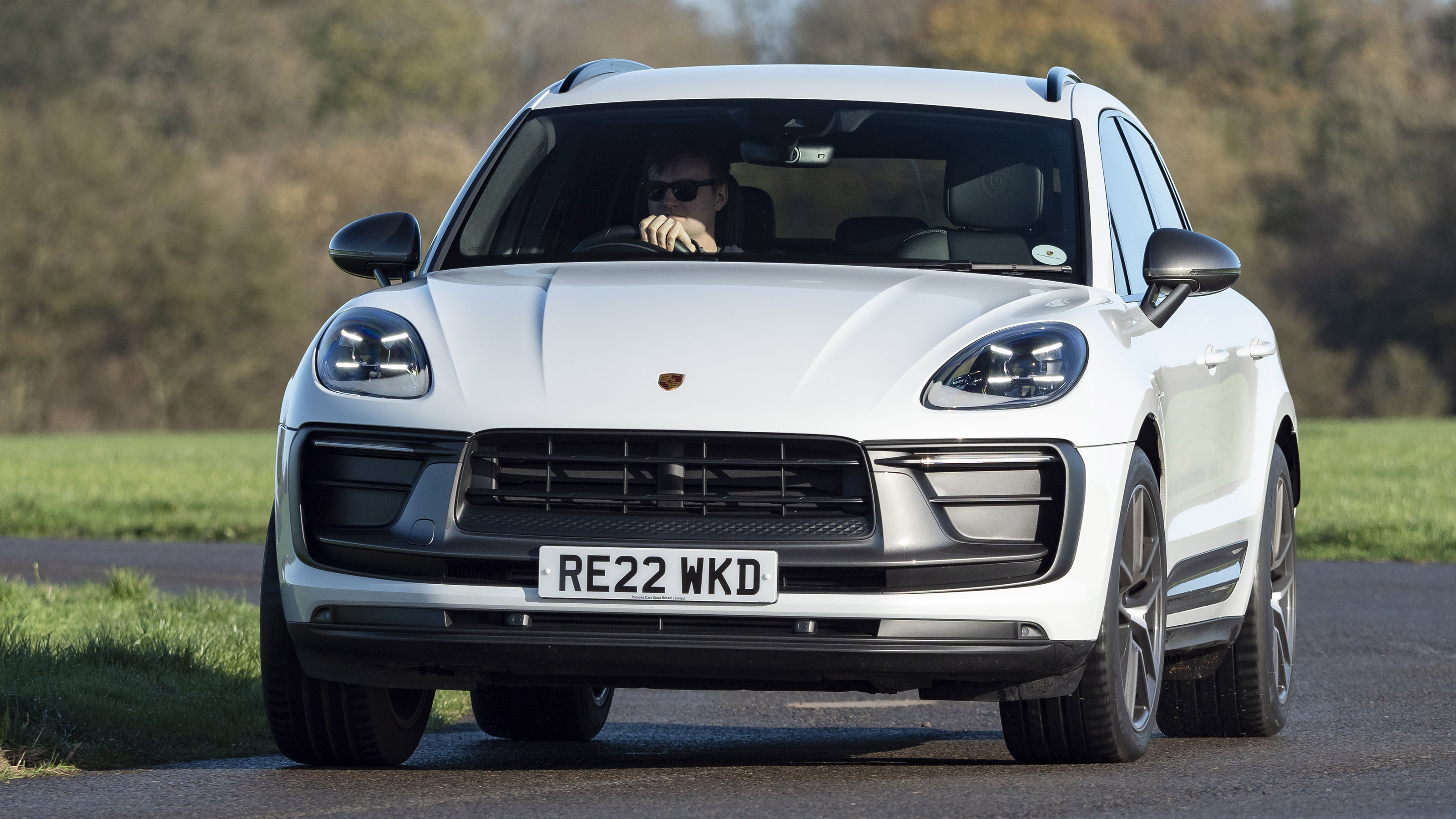 Porsche Macan T - front cornering