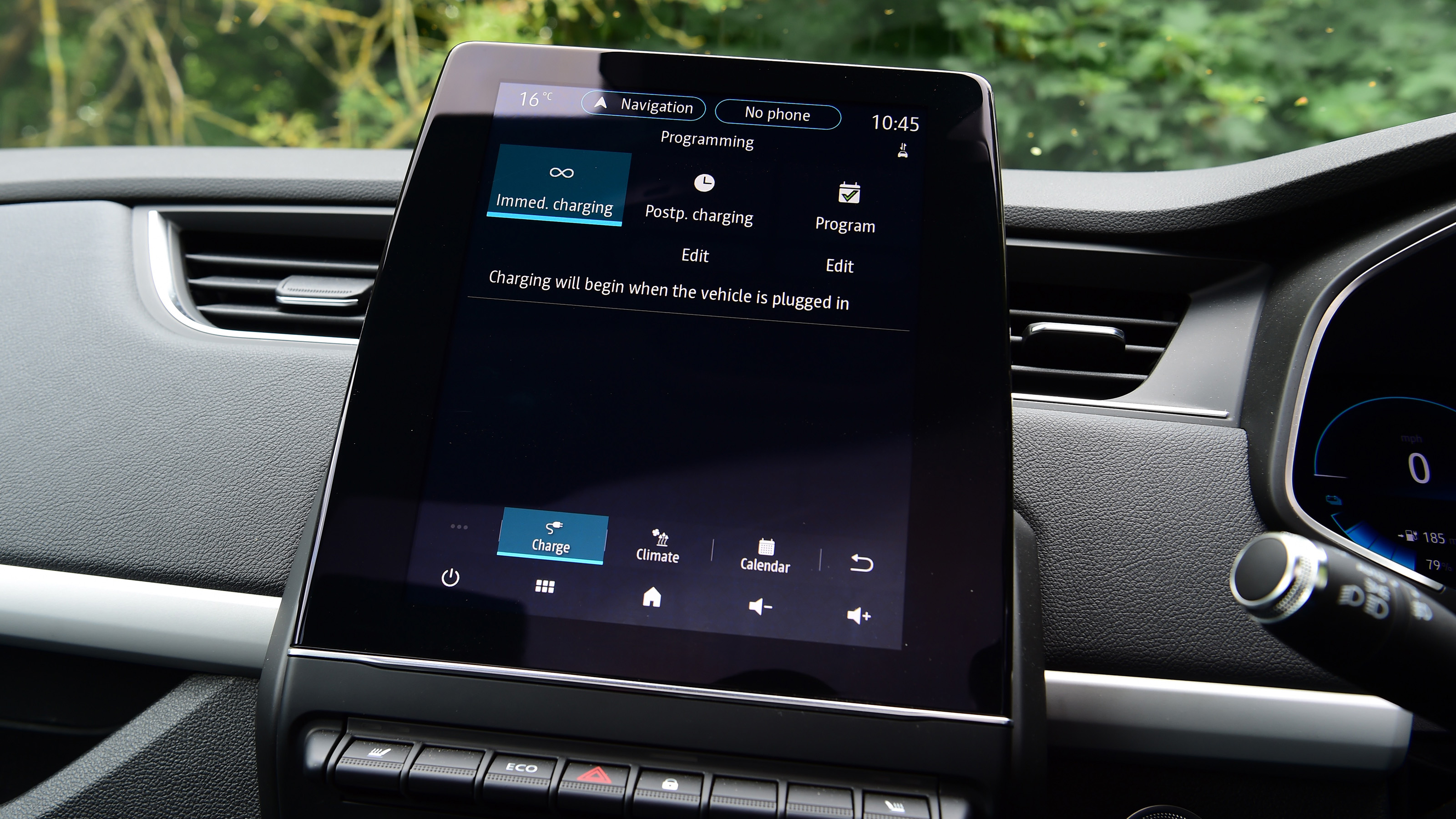 Renault ZOE - central touchscreen
