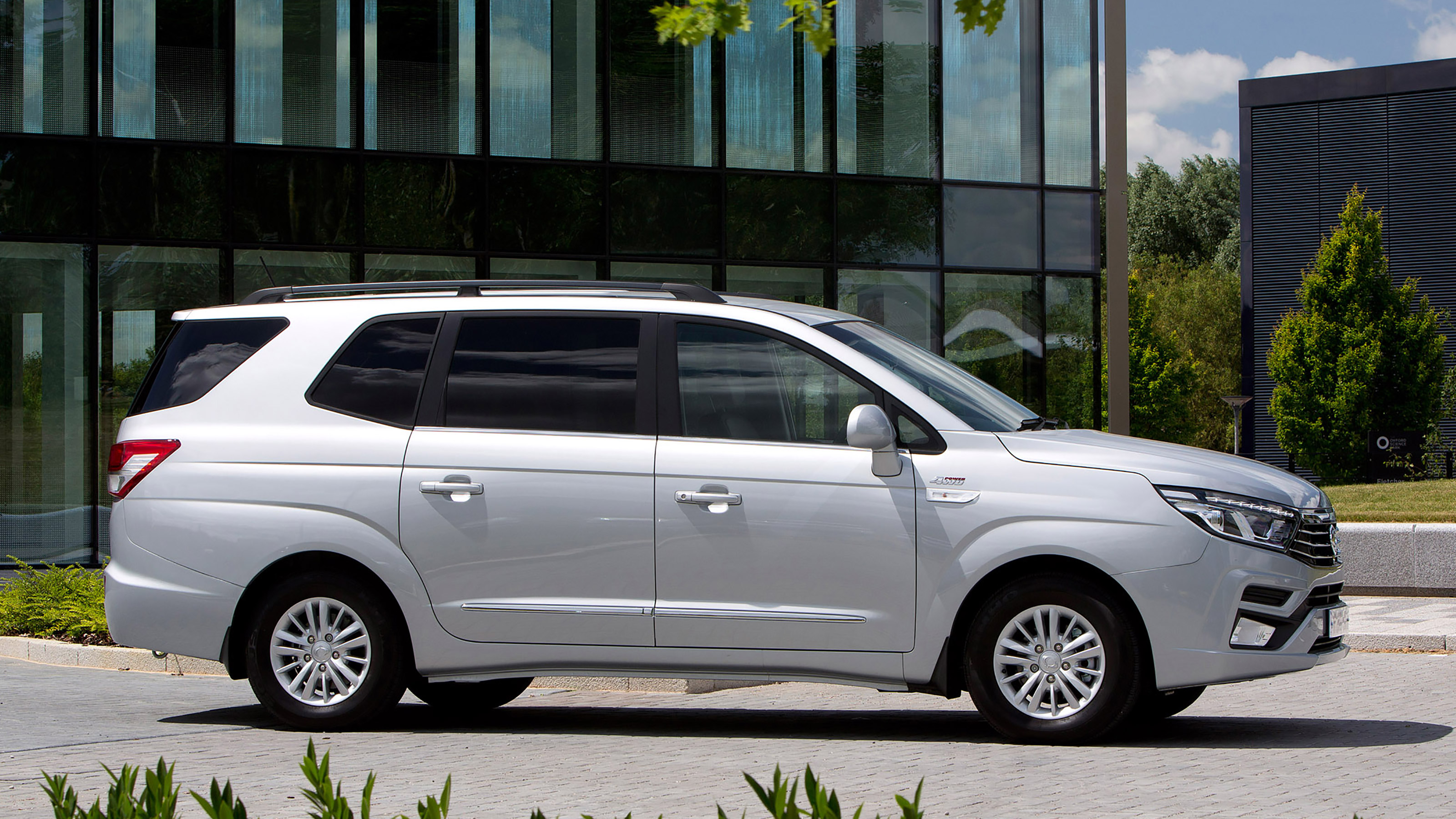 Used SsangYong Turismo - side
