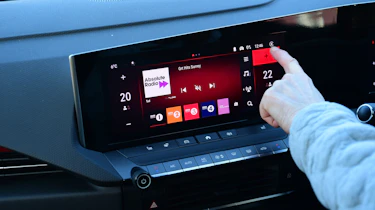 Vauxhall Astra 1.2 Turbo final report - infotainment