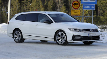 Volkswagen Passat estate (white with camouflage) - front cornering